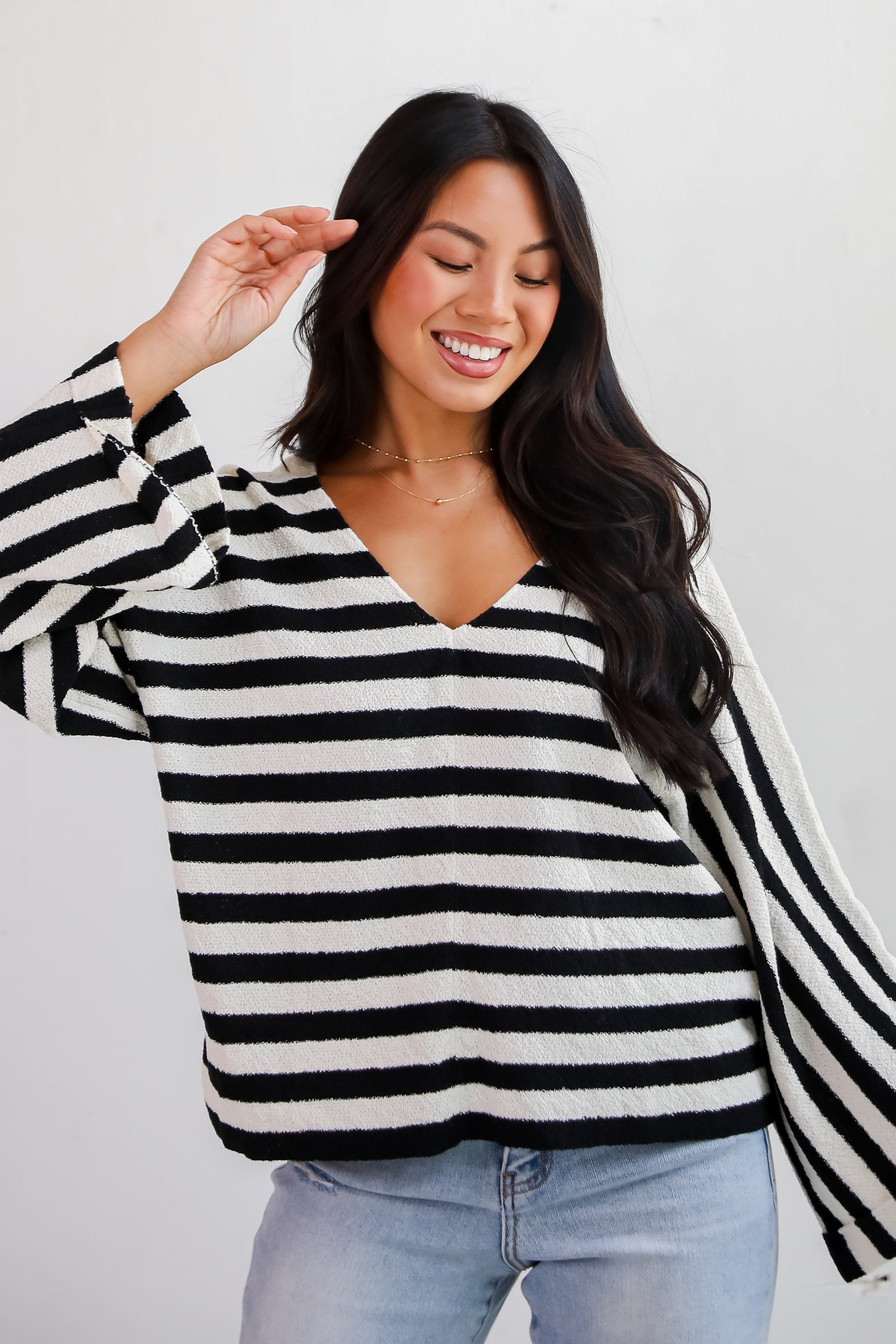 Stylish Forecast White/Black Striped Sweater ZT2