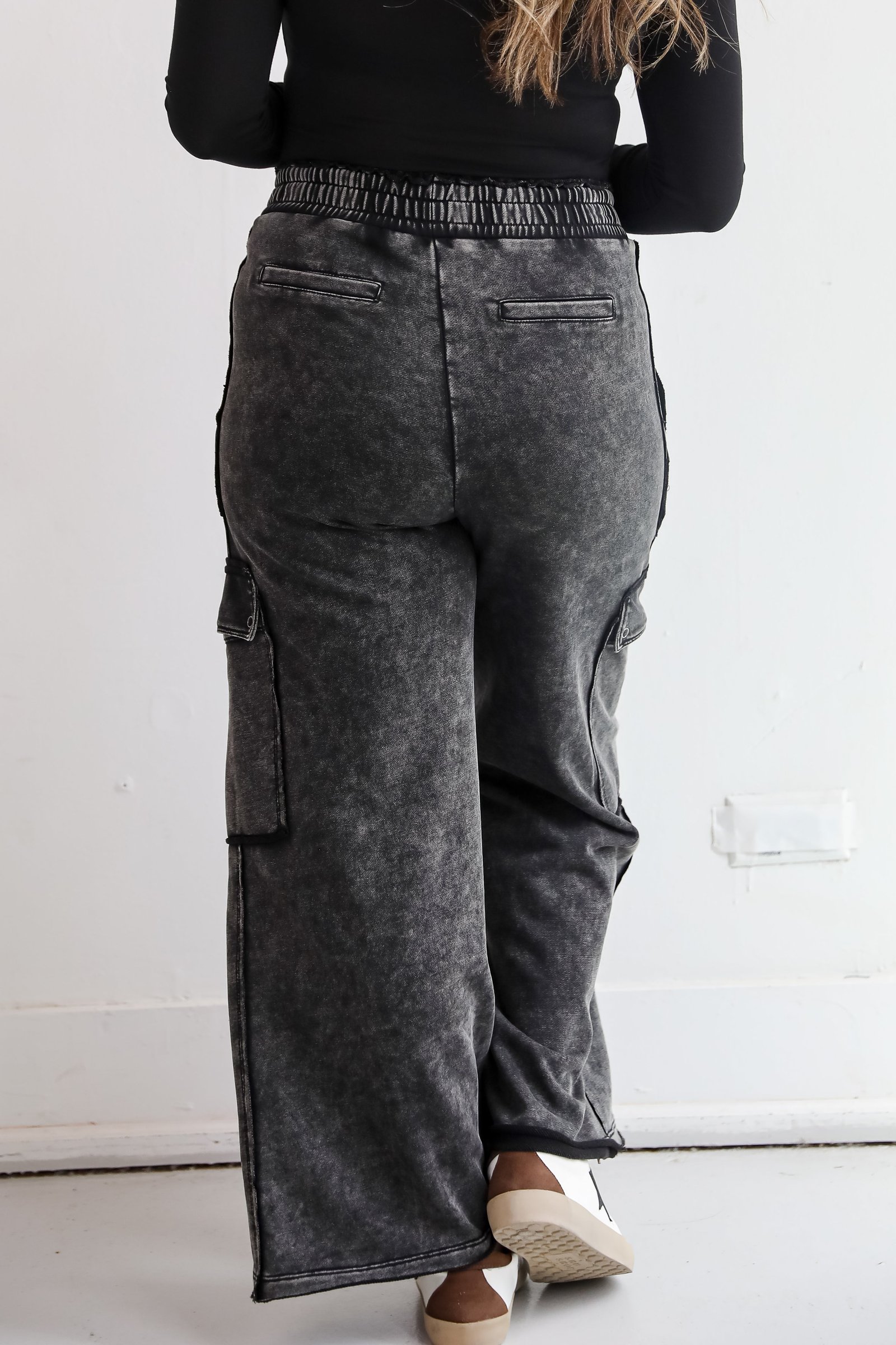 Cozy Aura Black Cargo Sweatpants ZT22